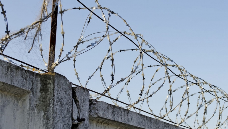 В Екатеринбурге Porshe въехал в гараж на территории исправительной колонии