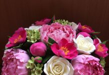 Почему стоит подарить именно букет пионов