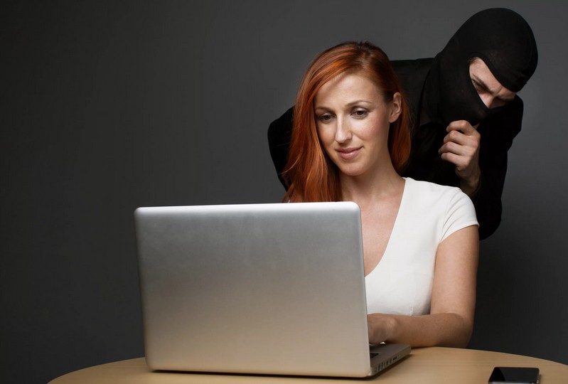 Как обезопасить себя, совершая покупки в интернет-магазинах?