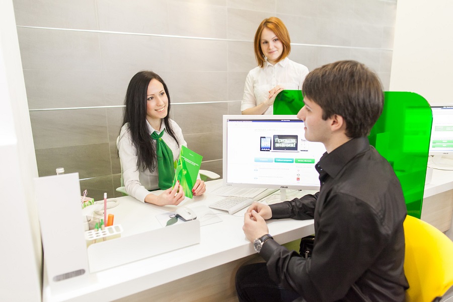 На что рекомендуется обратить внимание при заключении договора с банком