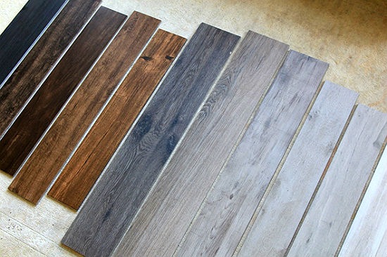 Преимущества керамической плитки под дерево