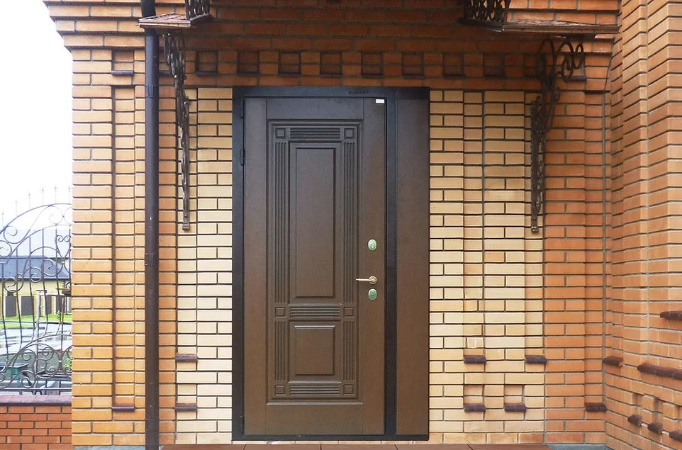 Как нужно выбирать входные двери в коттедж