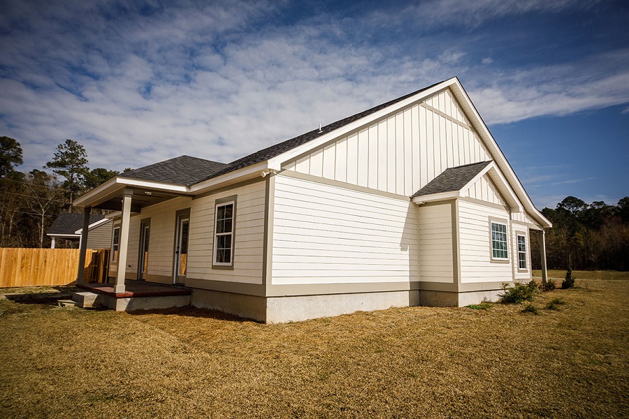 Виниловый и металлический сайдинг: преимущества и недостатки