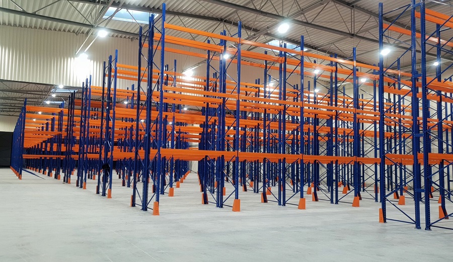 Разновидности металлических стеллажей для склада