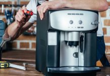Когда стоит обратиться к мастеру для ремонта кофемашины
