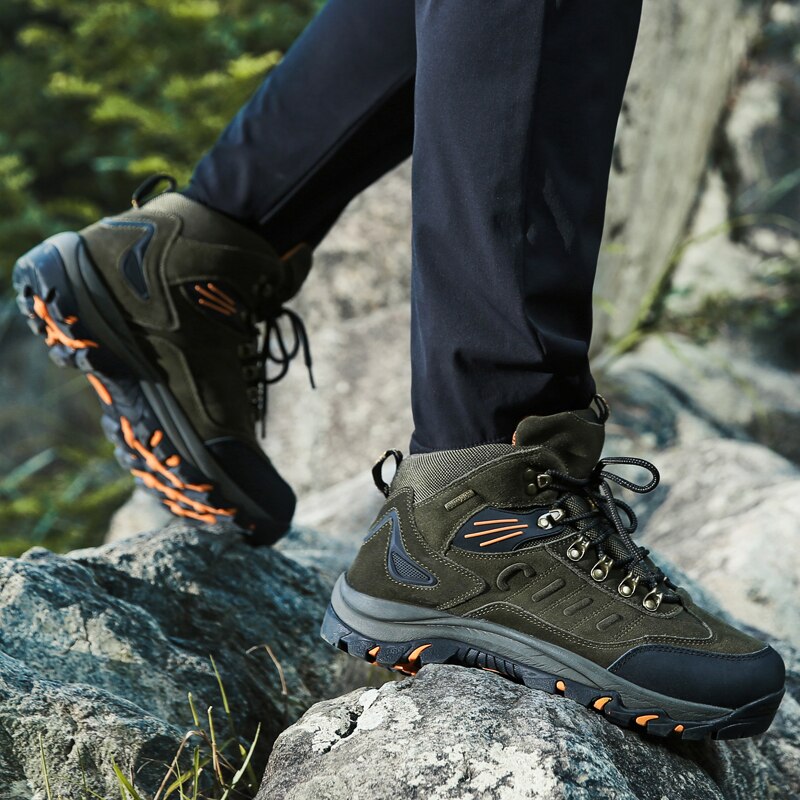 Как сложность маршрутов влияет на выбор обуви для треккинга?