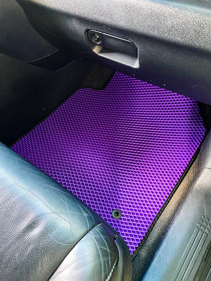 Главные тонкости ухода за ковриками EVA для авто