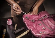 Почему для восстановления кожаных изделий стоит обратиться к профессионалам