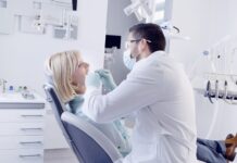 При какой зубной боли нужно срочно обратиться к стоматологу