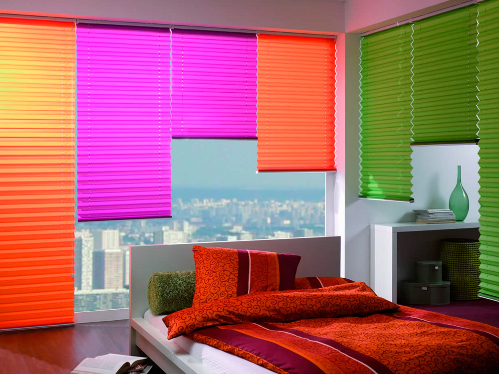 Шторы плиссе - идеальный вариант для наклонных окон или конструкций с неправильной геометрией