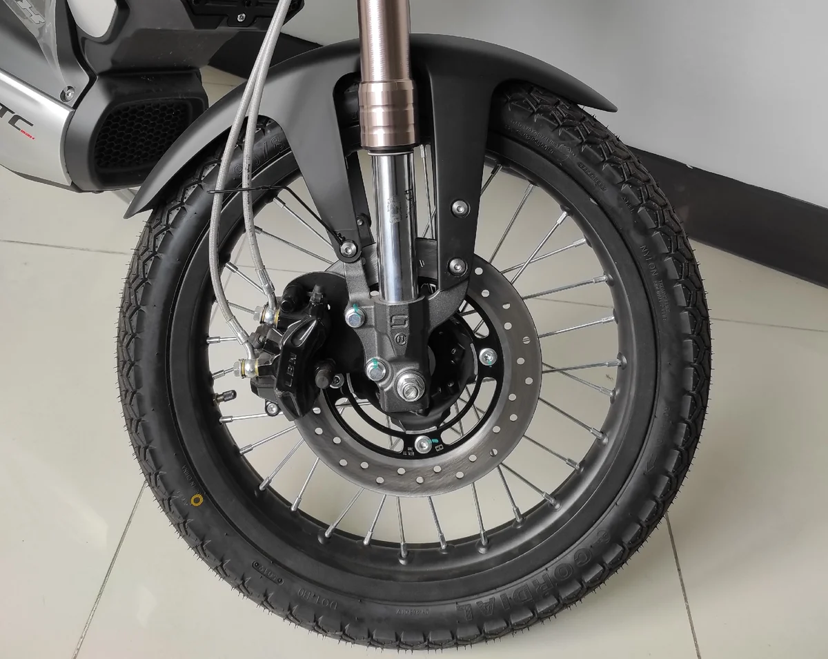 Электробайк Super SOCO TC Мах достойный конкурент бензиновым мотоциклам