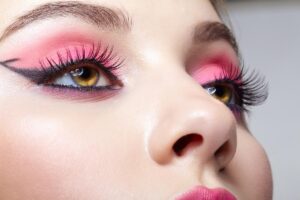 Романова Мейкап: подчеркните свой взгляд с помощью карандаша для контура глаз