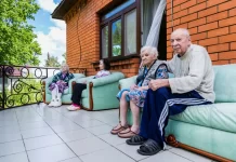 Повышение комфорта и сообщества: изучение преимуществ домов-интернатов для пожилых людей