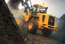 Аренда спецтехники в Санкт-Петербурге: выгодные предложения от ГК АДСТ