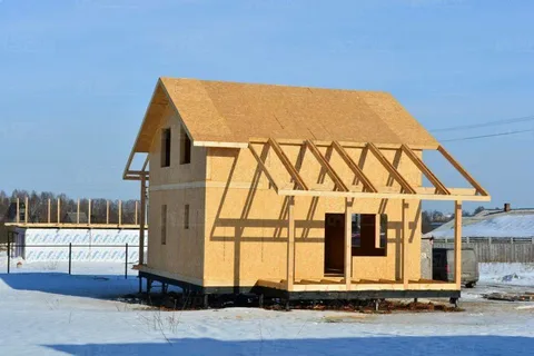 Дом из бруса или из СИП-панелей