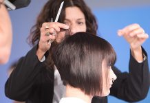 Освоение искусства цвета в парикмахерской школе