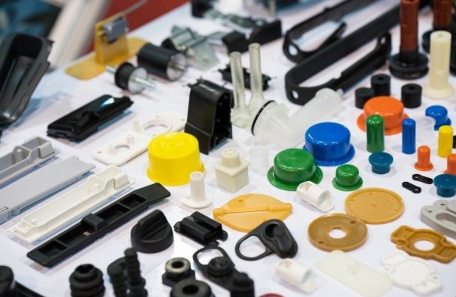 Производство изделий из пластмассы: какие особенности