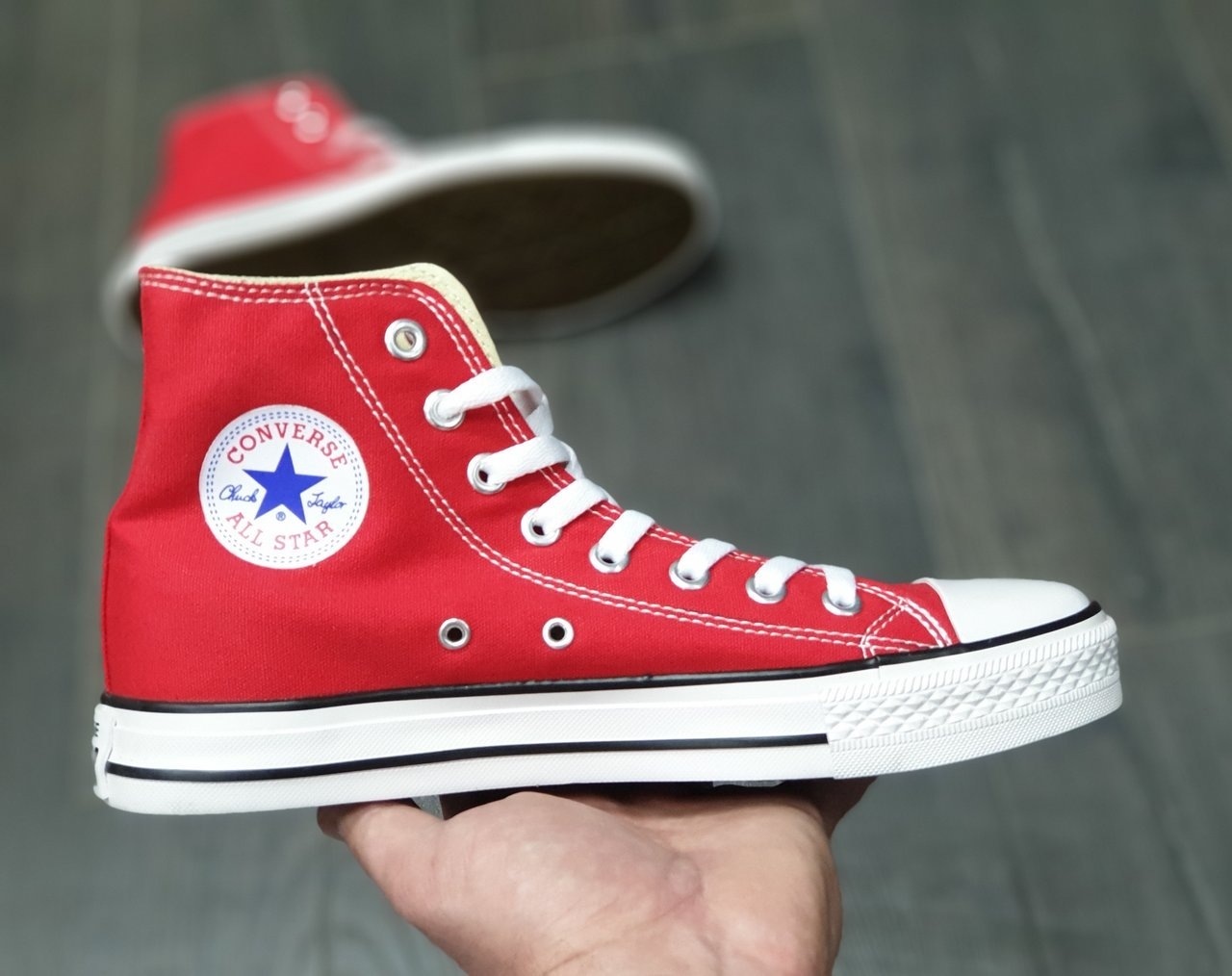 Где купить оригинальные кеды Converse с доставкой в Россию