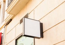 Выделитесь в Москве долговечными рекламными вывесками