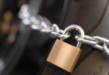 Как врезать замок в металлическую дверь?