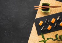 Удовлетворите свою тягу с доставкой суши: вкус Японии у вашего порога
