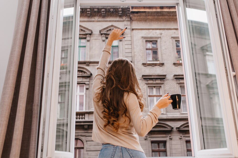 Преимущества застекленного балкона