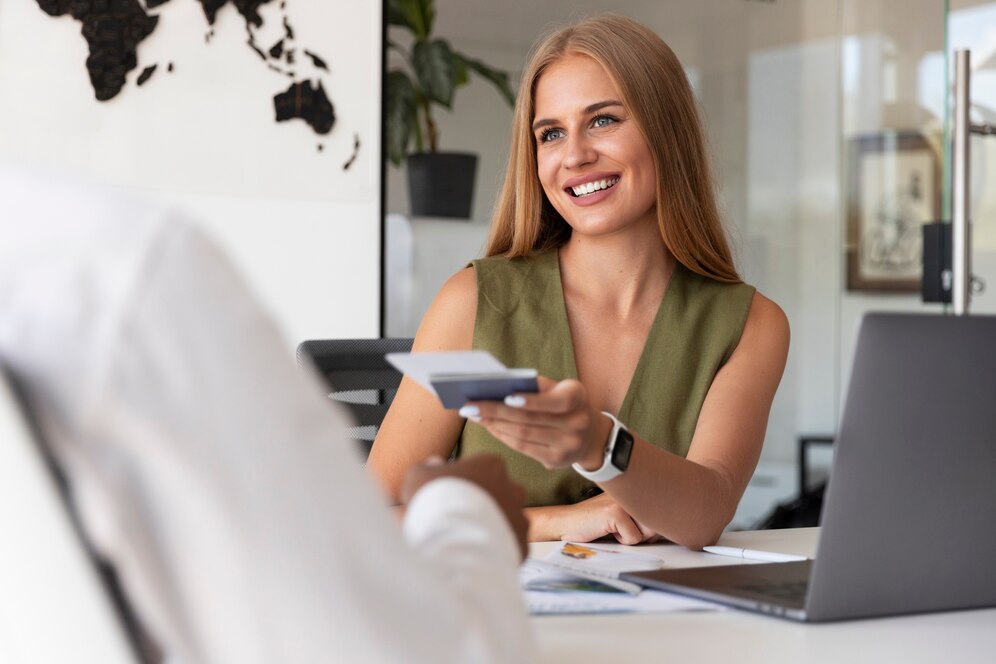 Сравнение и подбор кредитов, банковских карт и займов