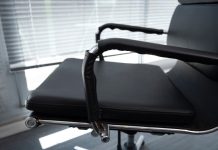 Выбор косметологического кресла: удобство клиента и мастера — ключ к успеху вашего бизнеса