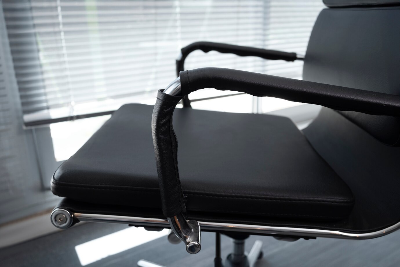 Выбор косметологического кресла: удобство клиента и мастера — ключ к успеху вашего бизнеса