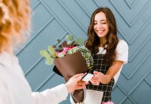 Как заказать букет цветов с доставкой: пошаговое руководство