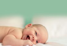 Симптомы при прорезывании зубов у грудничка: как понять, что малыш растет