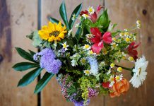 Цветы с доставкой: как сделать подарок, который тронет сердце