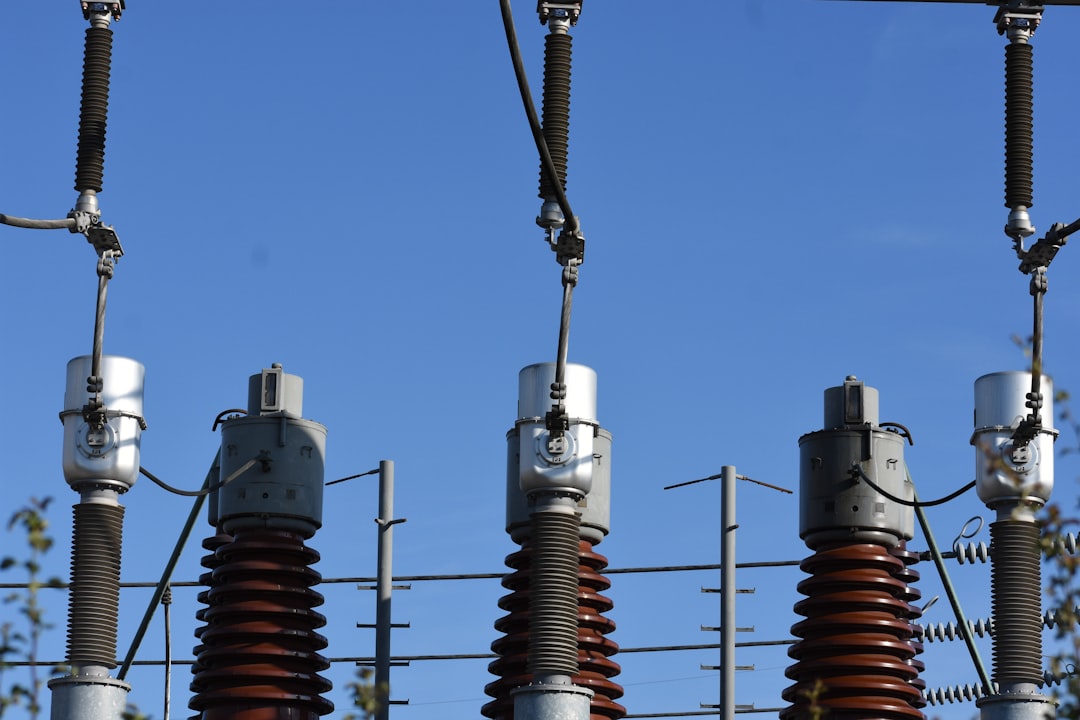 Комплексная защита электросети: сочетание автоматов, УЗО, УЗИП и АВР в едином щите