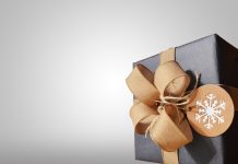 Что подарить на юбилей организации: идеи, которые запомнятся надолго