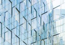 Почему стоит выбирать остекление из алюминия для дома