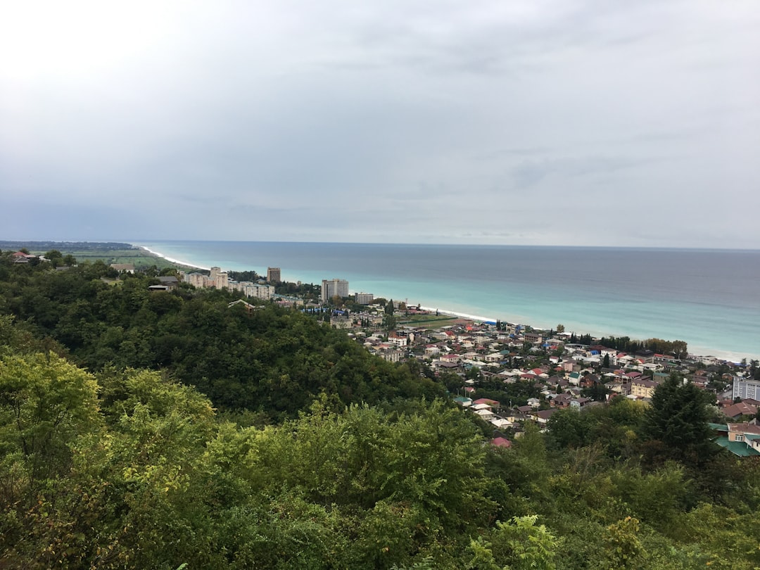 Зачем посещать святые места в Абхазии: откройте для себя духовное богатство региона