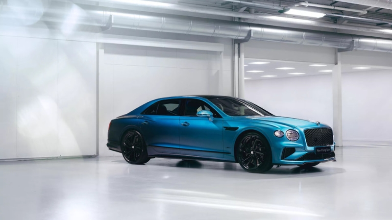 Bentley представила первый седан с эффектом омбре