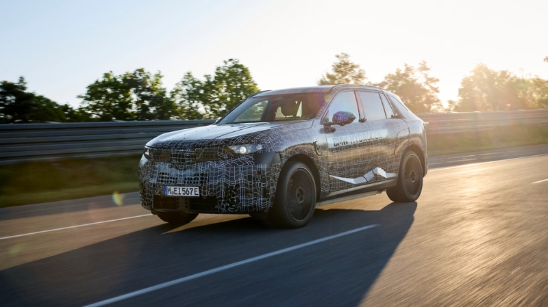 BMW впервые показала новый водородный кроссовер X5