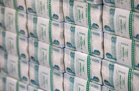 Инвесторы диверсифицируют сбережения между акциями, облигациями и золотом