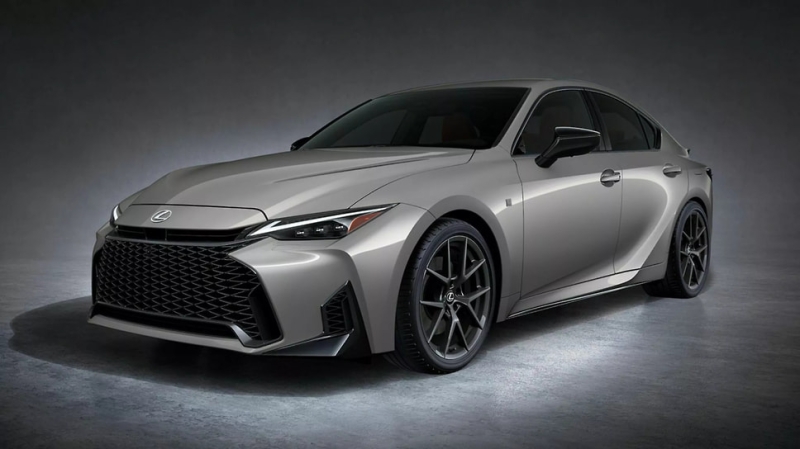 Lexus провел третий рестайлинг седана IS