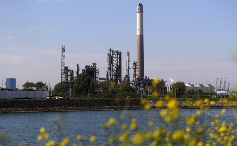 Мировые нефтекомпании начали сокращать штат из-за низких цен на нефть