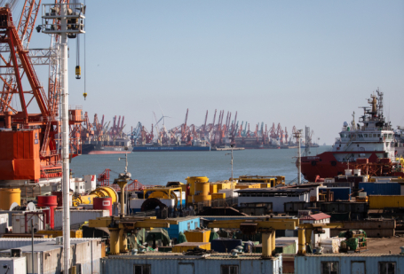 Морские поставки российской нефти снизились из-за атак БПЛА на порты Балтийского моря