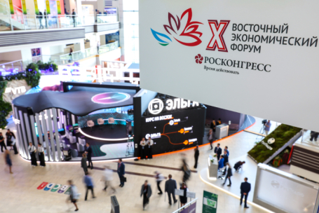 Первый день юбилейного ВЭФ: теплая погода, бизнес-диалоги и дальневосточный борщ