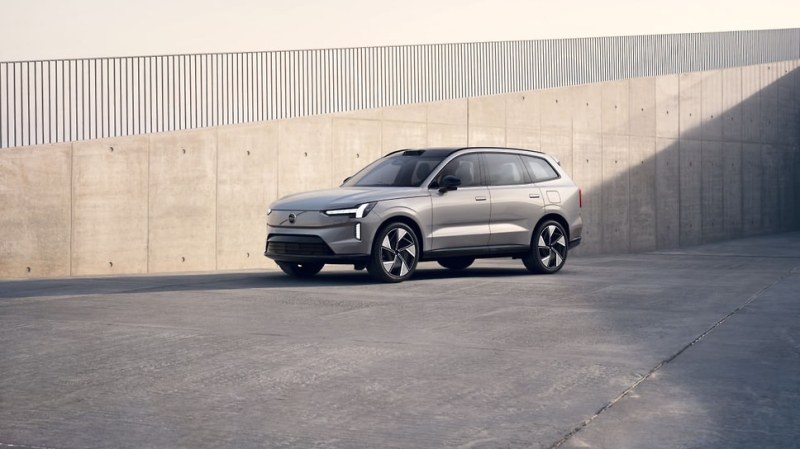 Volvo модернизировала трехрядный кроссовер EX90