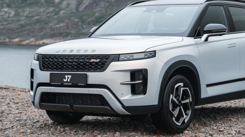 В РФ начались продажи особого Jaecoo J7 с внешностью Range Rover