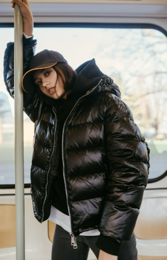 Женские пуховики из Италии: элегантность и тепло в одном