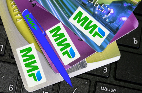 Правительство предлагает возродить налог на операции с банковскими картами