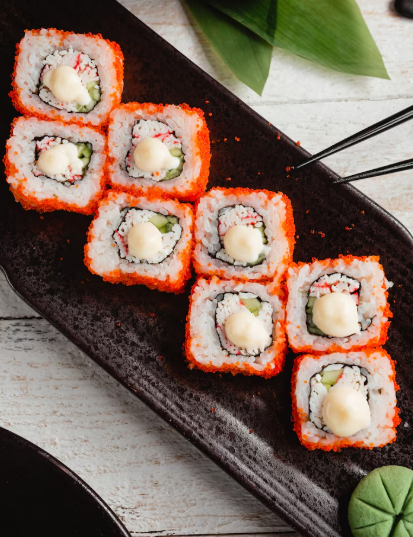 Где заказать роллы и суши в Воткинске с быстрой доставкой от службы "Макароллыч"?