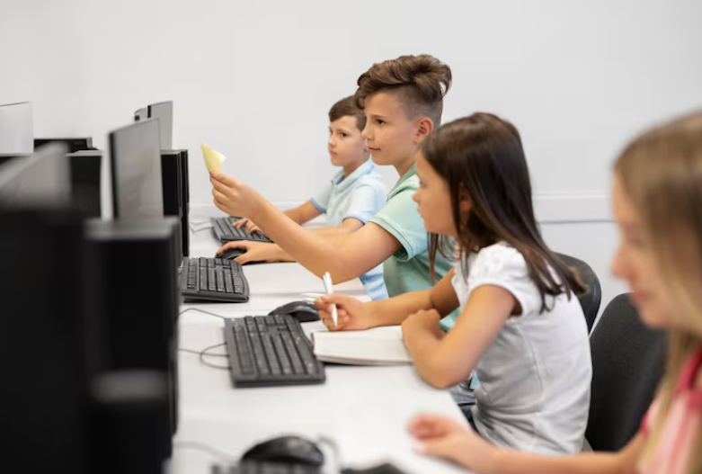 Компьютерные курсы для детей и школы детского развития: открываем дверь в цифровой мир