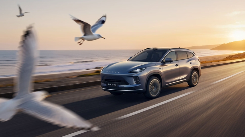 Exeed озвучила цены нового кроссовера Exlantix ET5 в Китае